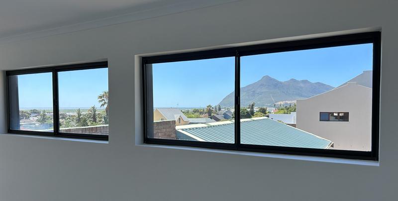 5 Bedroom Property for Sale in Capri Western Cape